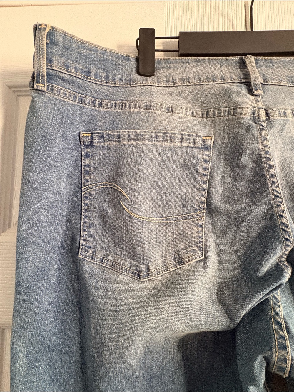 Signature Gold by Levi Strauss Totally Shaping Straight - Picture 11 of 16